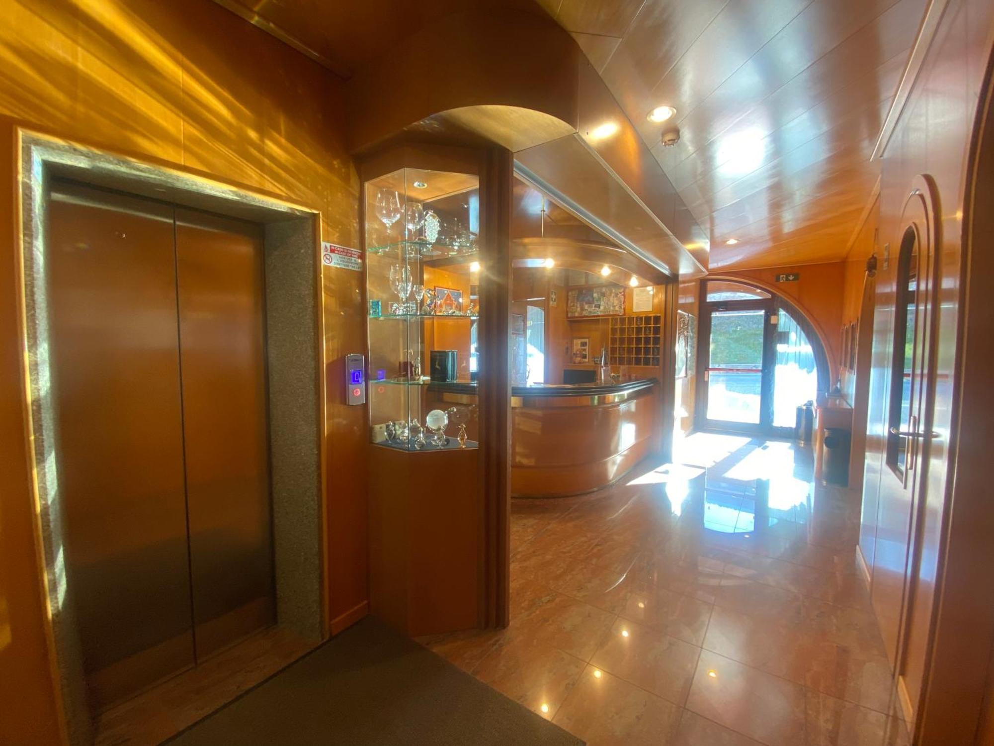 Hotel International Tarvisio Bagian luar foto
